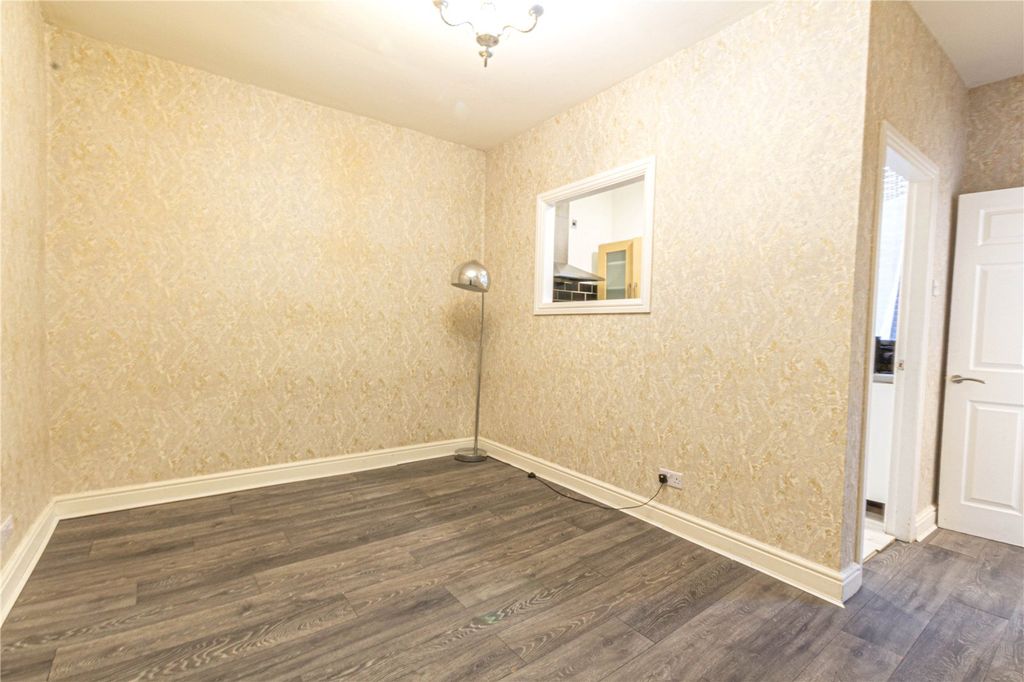 Property photo 3 of 11 Lounge Area