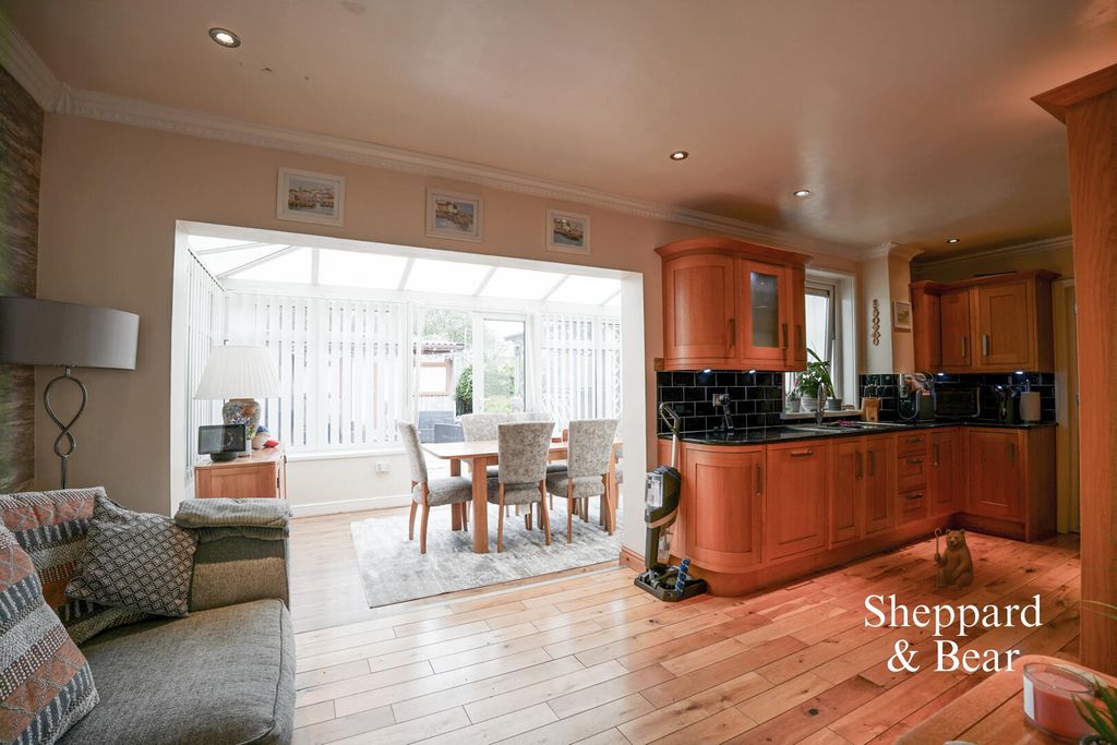 Property photo 3 of 22 Conservatory