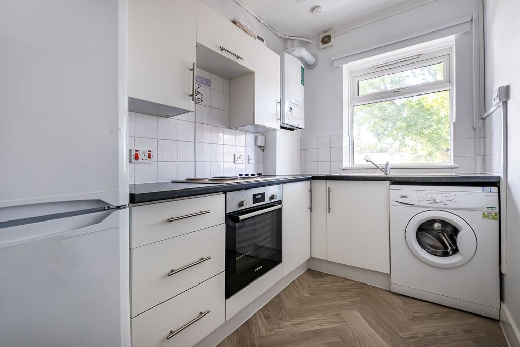 Property photo 1 of 13 Cameford-Court-04