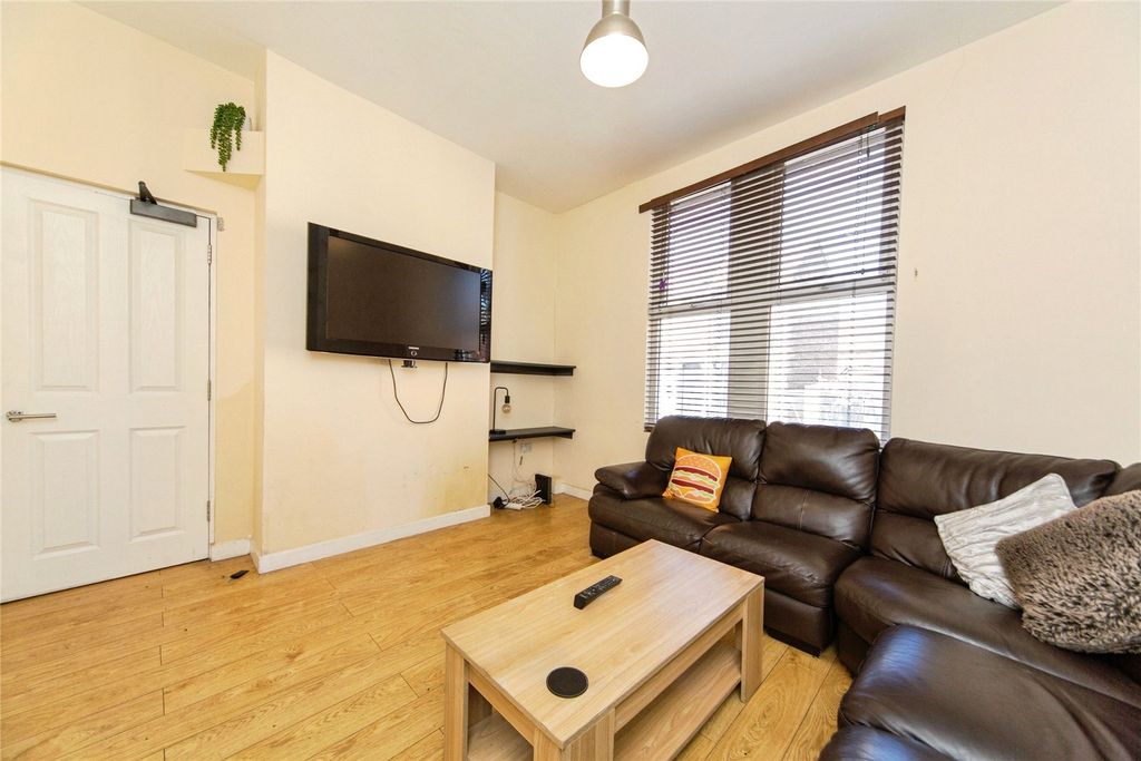 Property photo 3 of 42 Picture No. 22