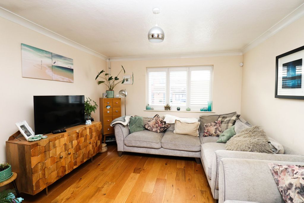 Property photo 3 of 17 Picture 3