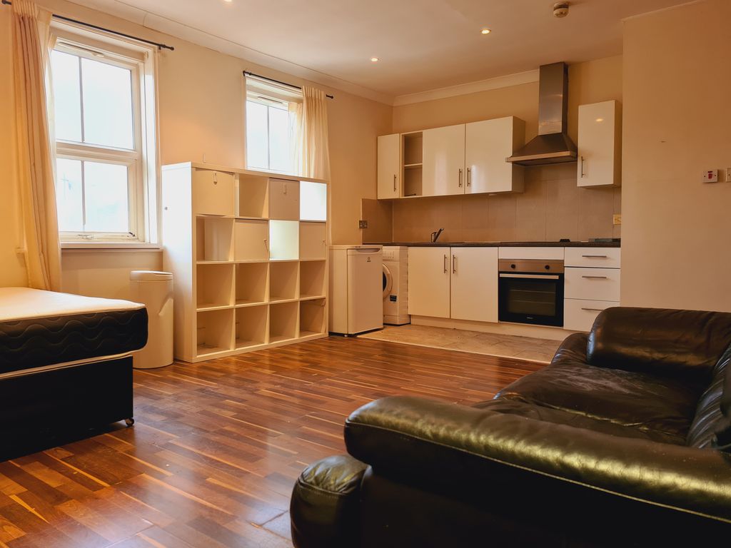 Property photo 3 of 6