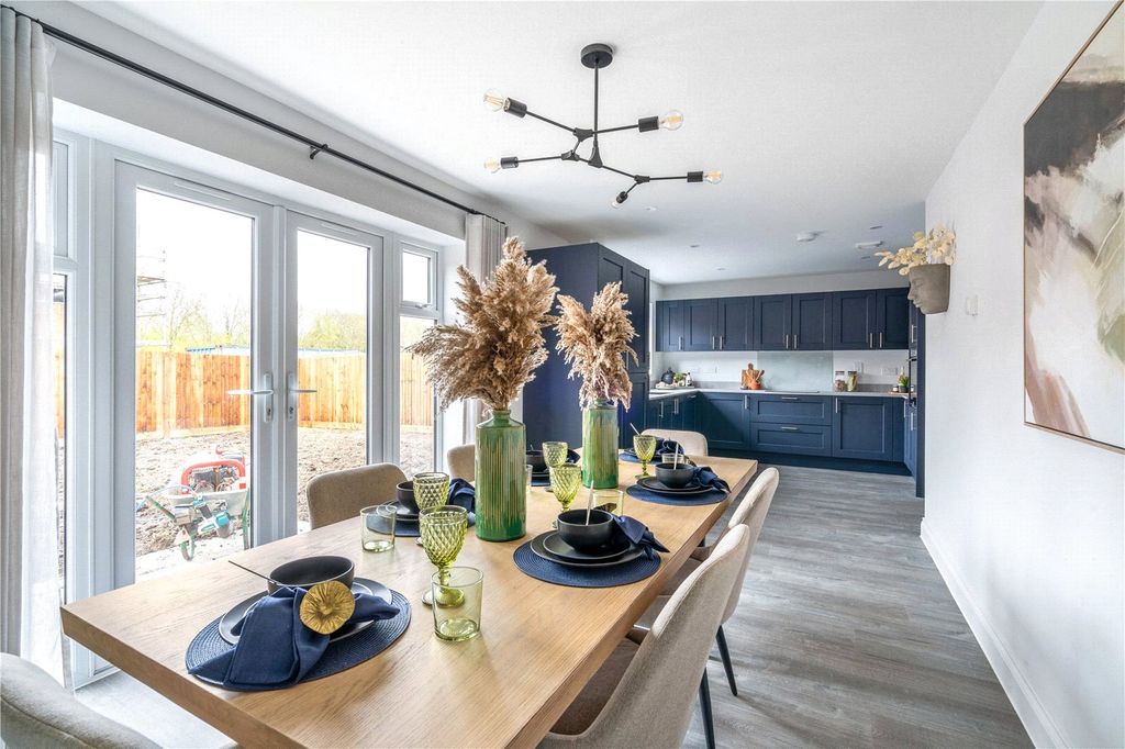 Property photo 3 of 11 Kitchen / Dining
