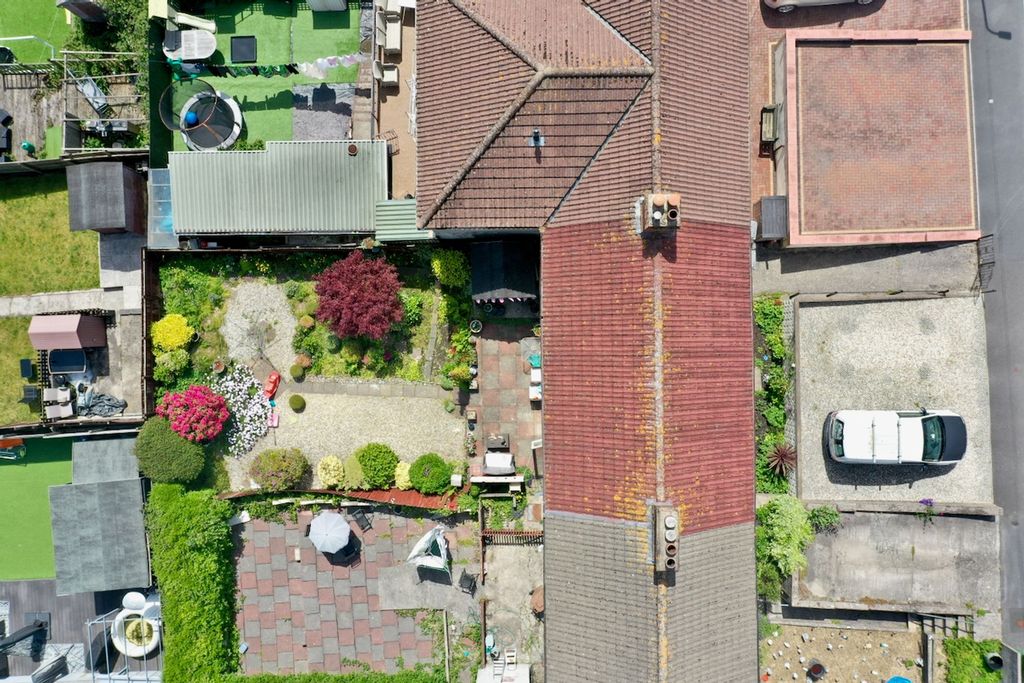 Property photo 2 of 28