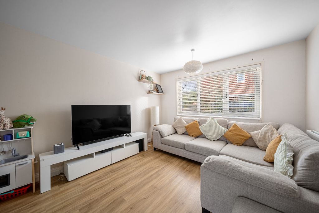 Property photo 3 of 17 3887625