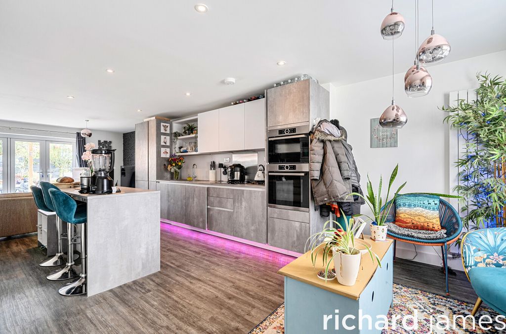 Property photo 2 of 12 F9984E0B9c2d49168Ec3A43888F093F4