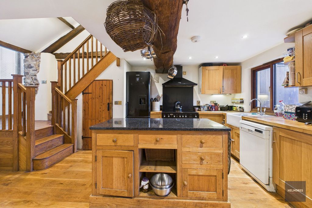 Property photo 2 of 43