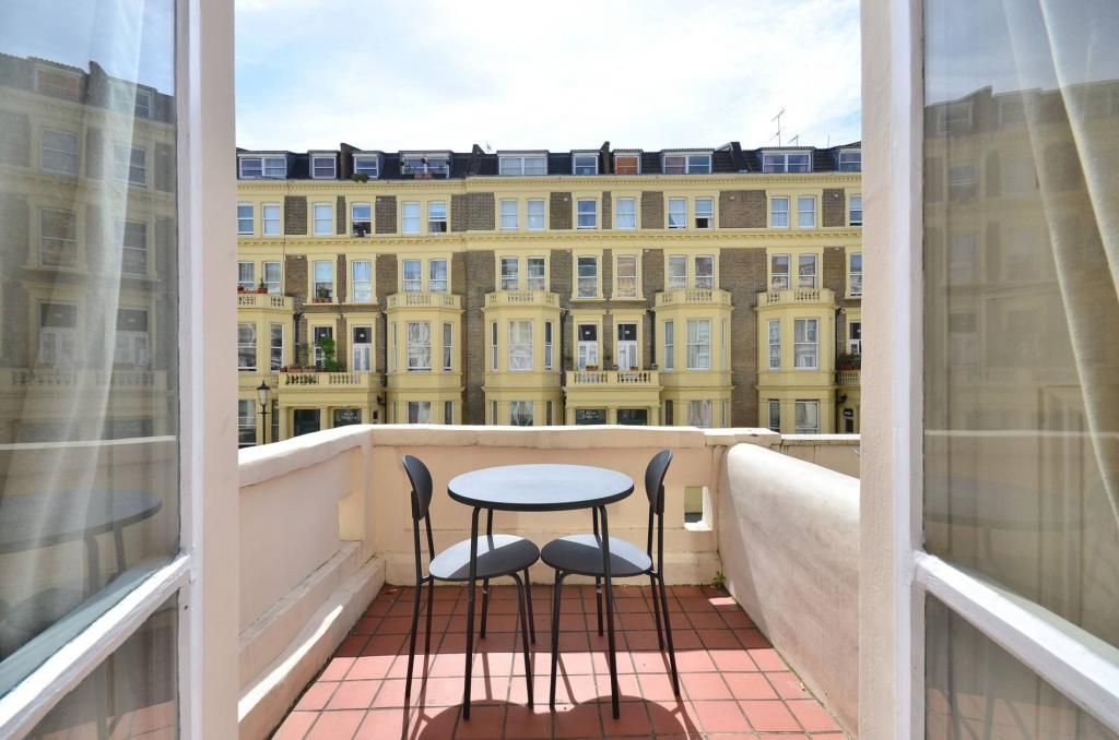 Property photo 1 of 6 Studio To Rent