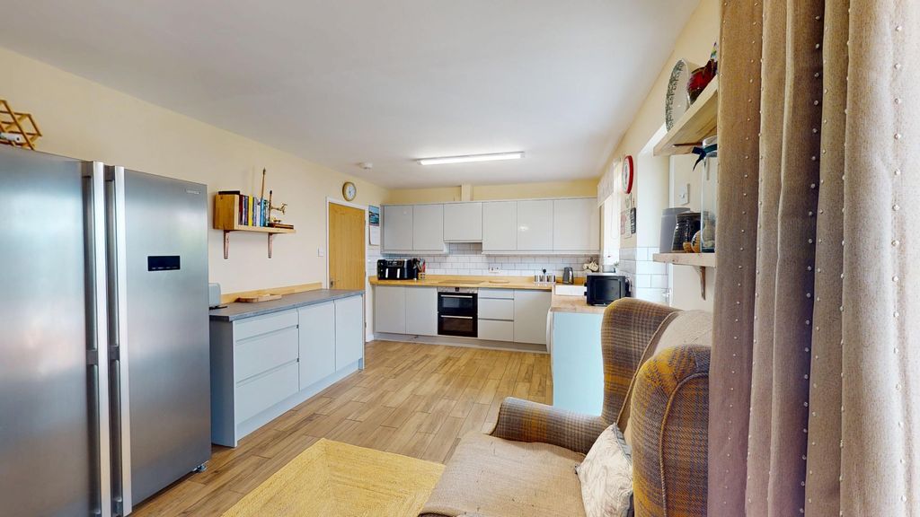 Property photo 2 of 28 4180164