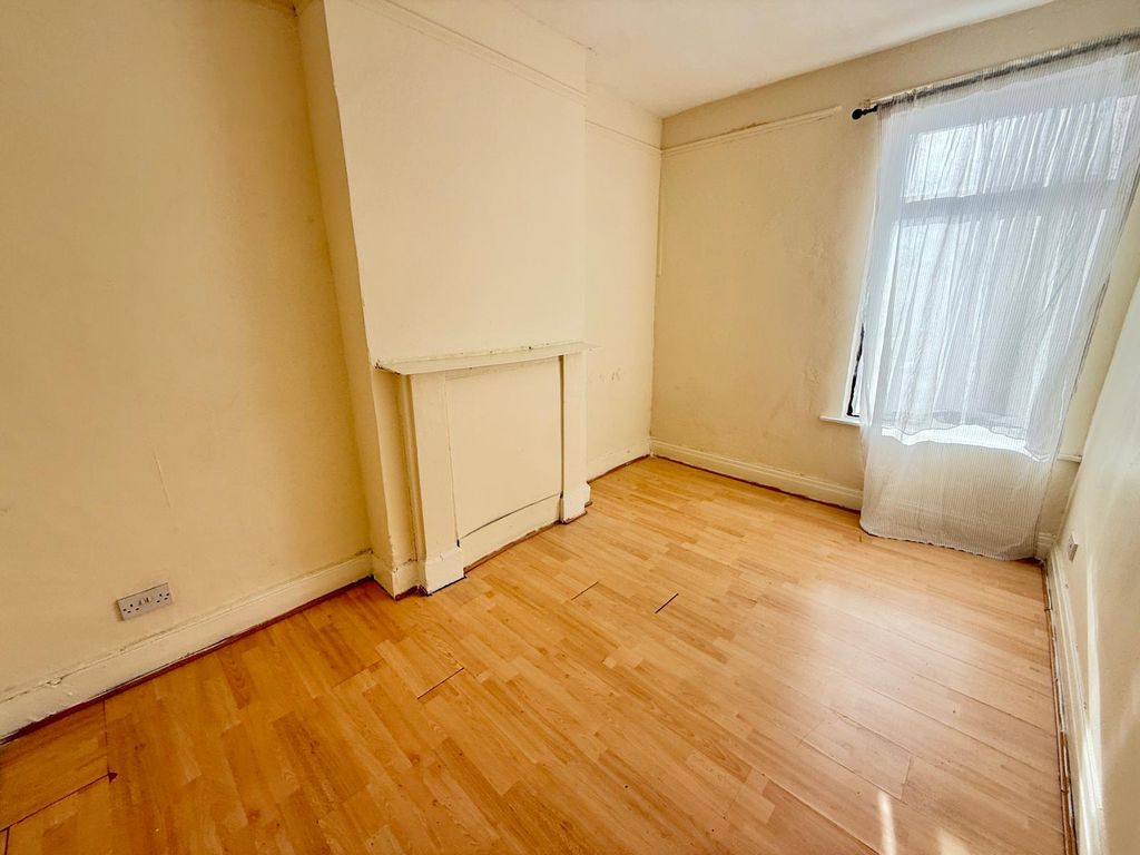 Property photo 3 of 6 Gallery