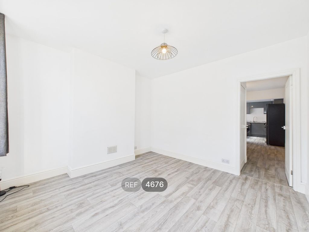 Property photo 3 of 16 Living Room
