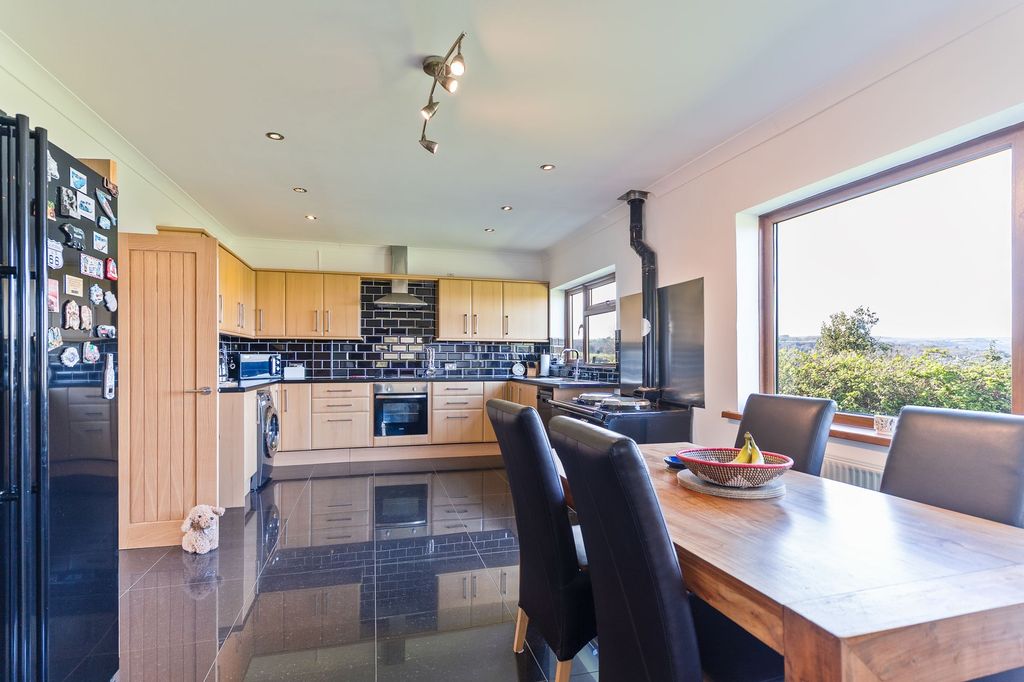 Property photo 2 of 28 5