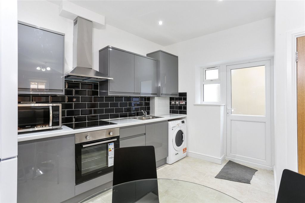 Property photo 3 of 6 Kitchen