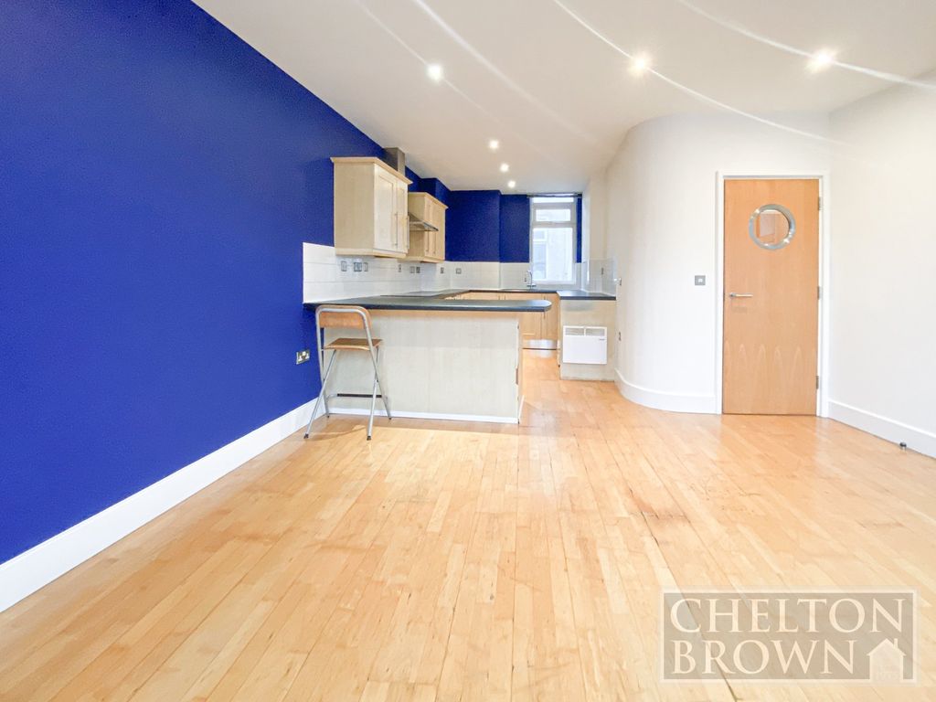 Property photo 3 of 16 Living Room/Kitchen