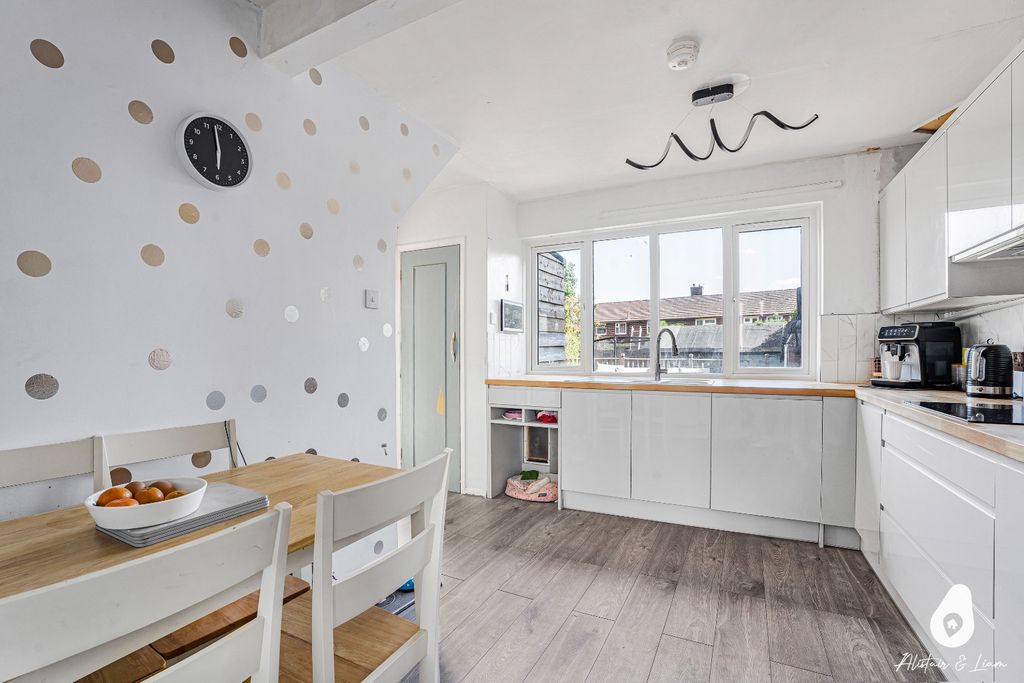 Property photo 3 of 13 5419335