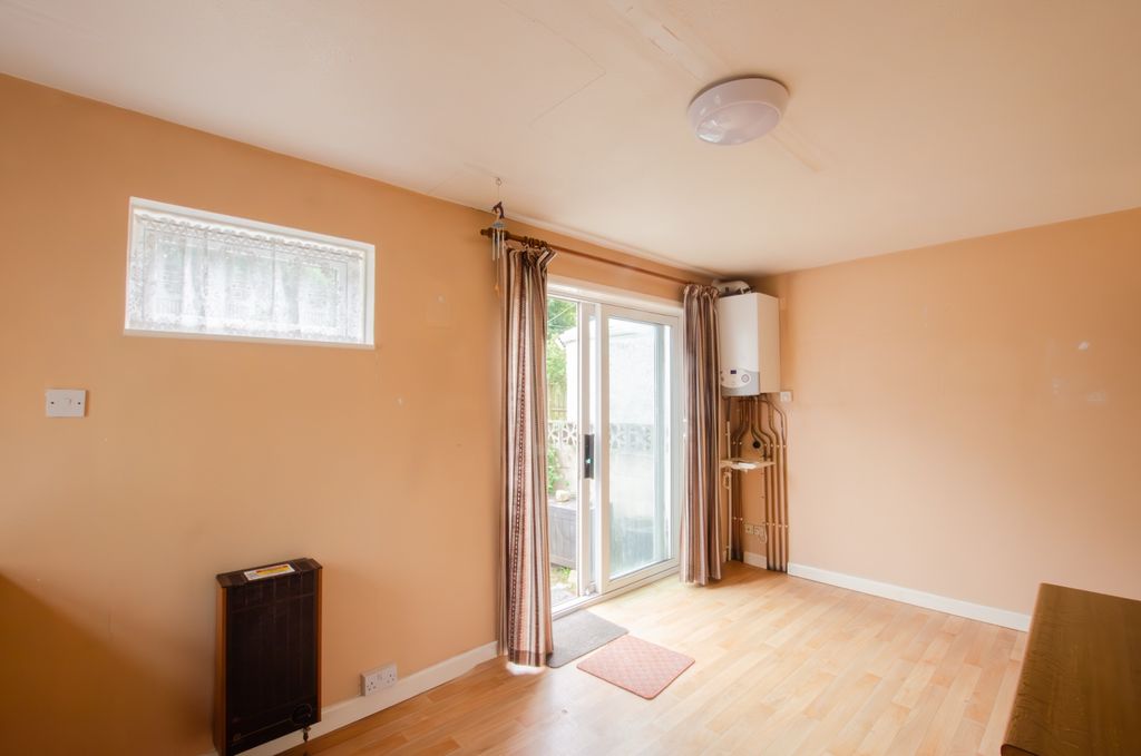 Property photo 3 of 11 79 Margaret Crescent - Tps Bodmin 01208 74182-3