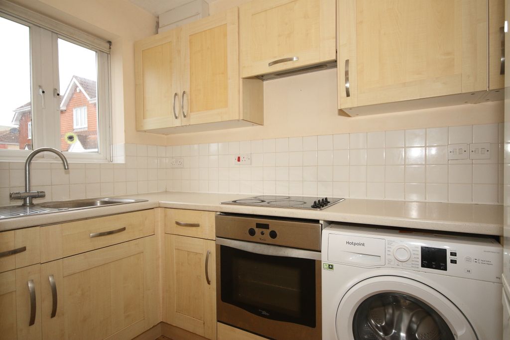 Property photo 3 of 7 Kitchen