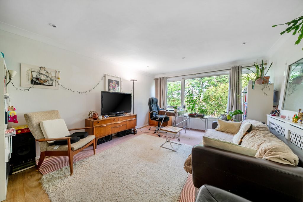 Property photo 2 of 12 1523639-7-6Ab24Bb...