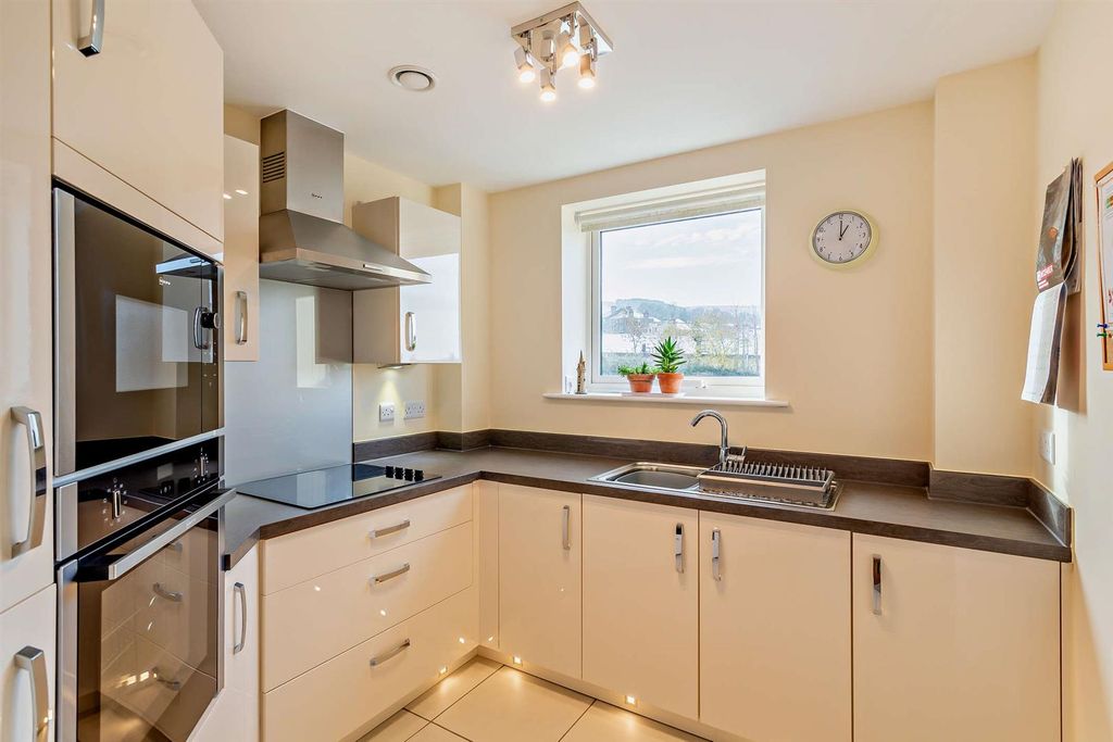 Property photo 3 of 17 8578946-Interior16-800.Jpg