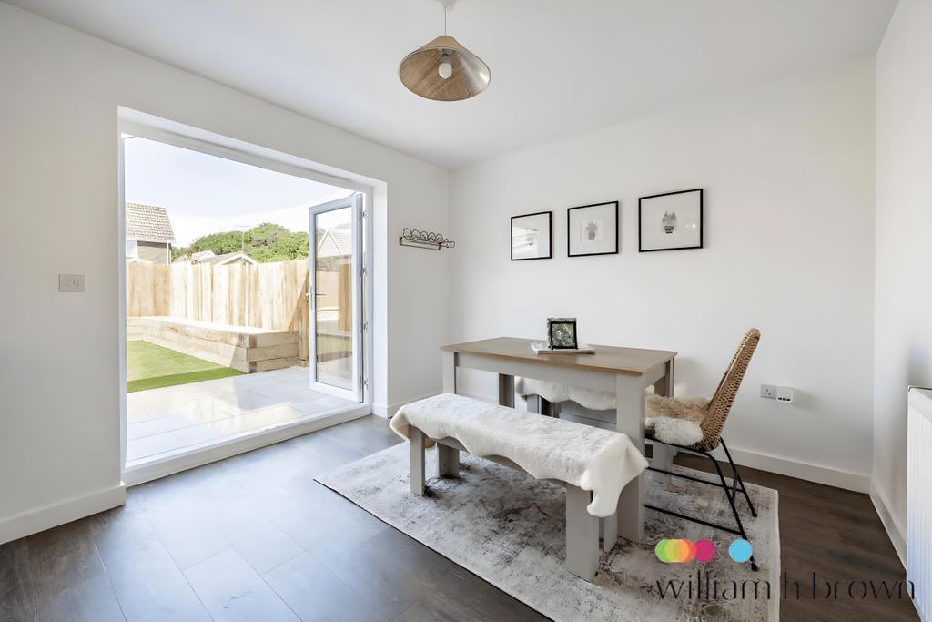 Property photo 3 of 18 Image