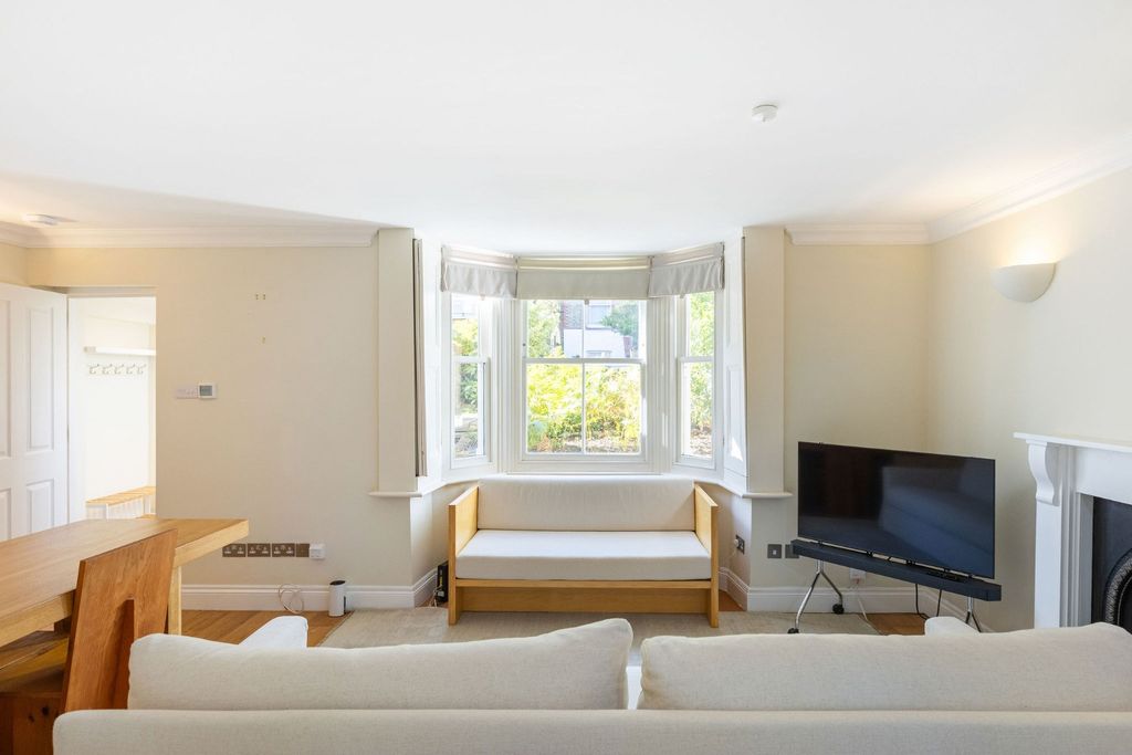 Property photo 3 of 12 5719092