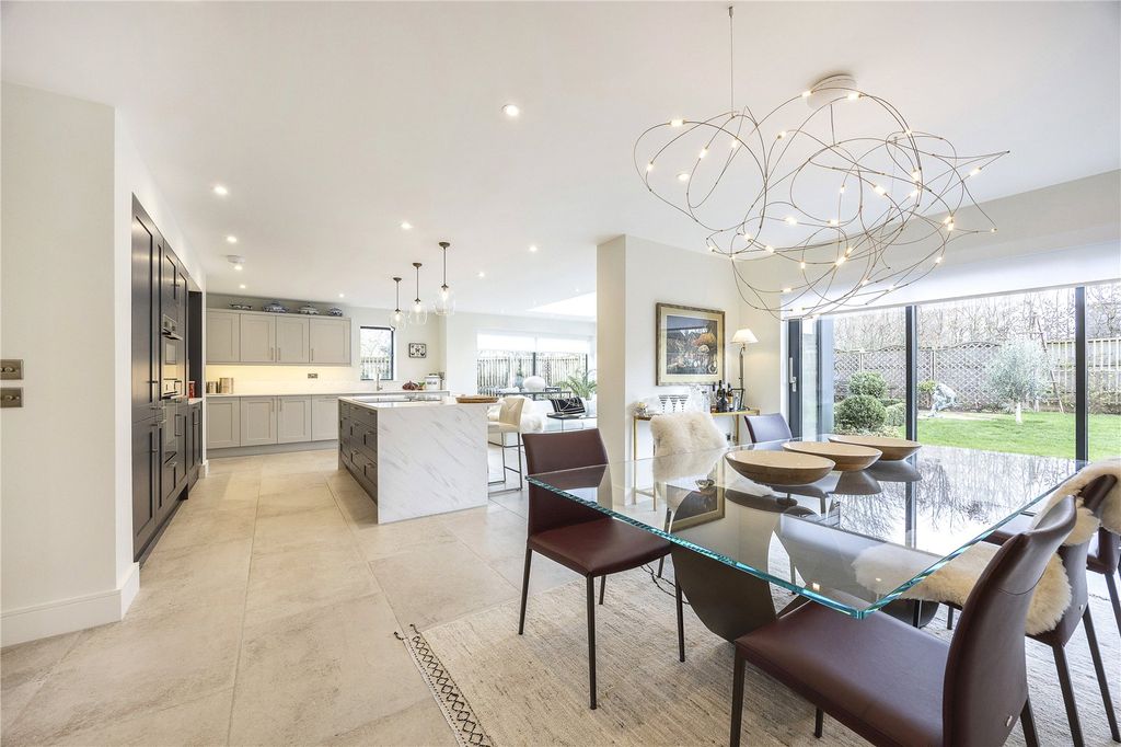 Property photo 2 of 19 Picture No. 16