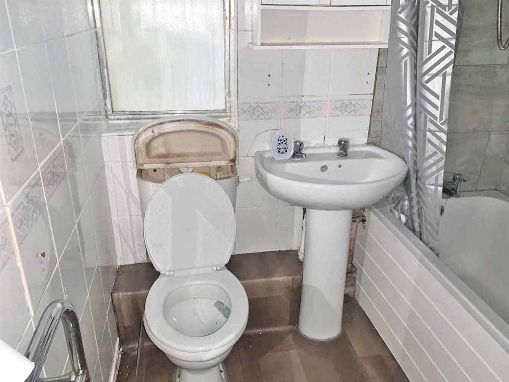 Property photo 3 of 5