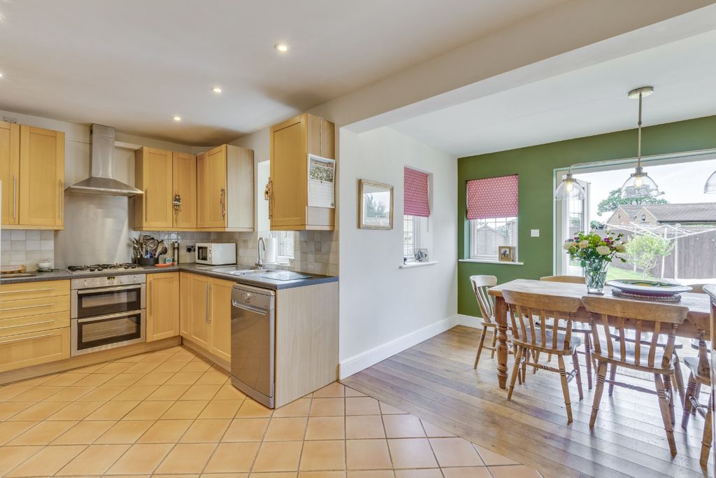 Property photo 2 of 20 4310033