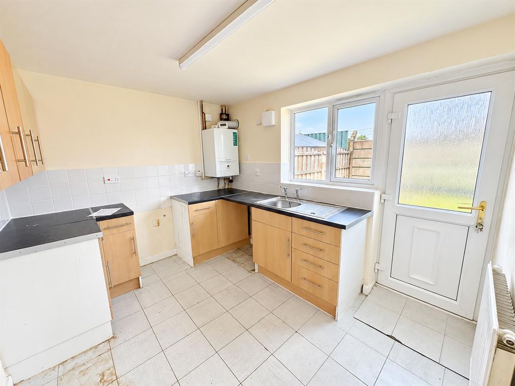 Property photo 3 of 6 Kitchen