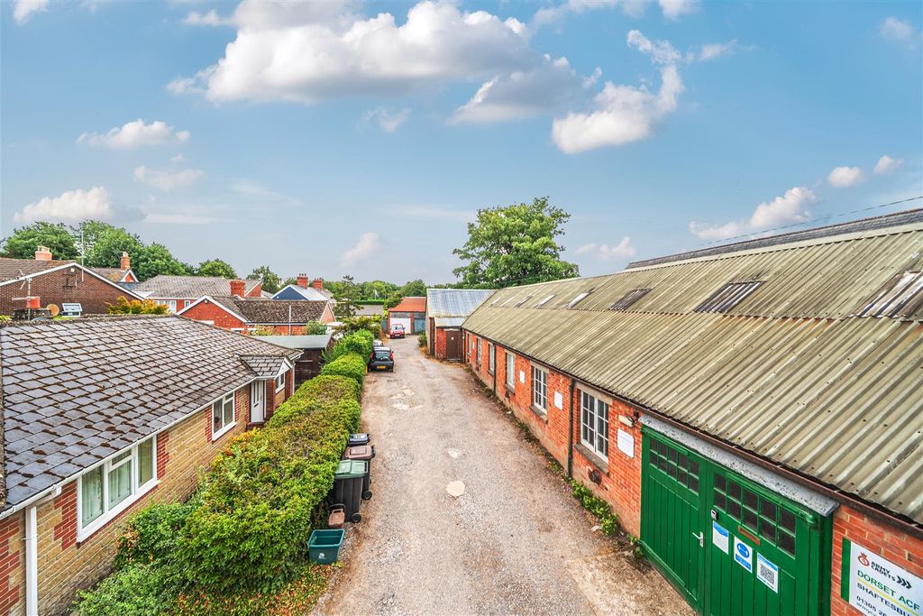 Property photo 1 of 10 12-6A72Fdbdb63c3-1501066-19Fd1295B8677-13-12.Jpg