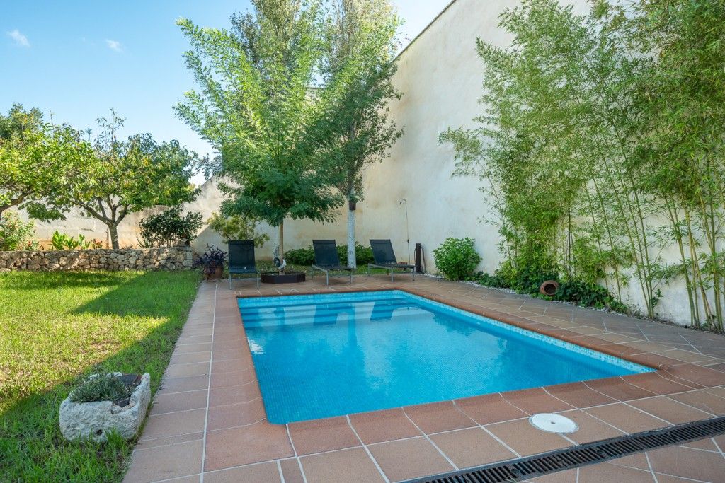 Property photo 2 of 20 Pool