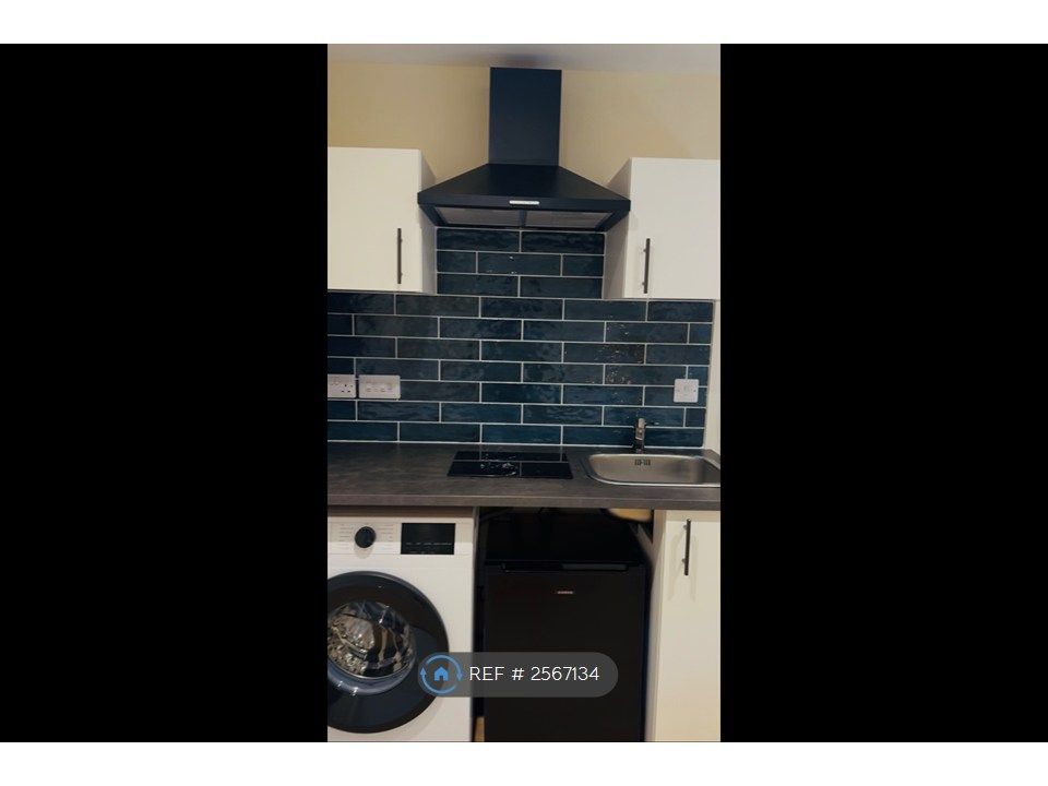 Property photo 2 of 6 Kitchen