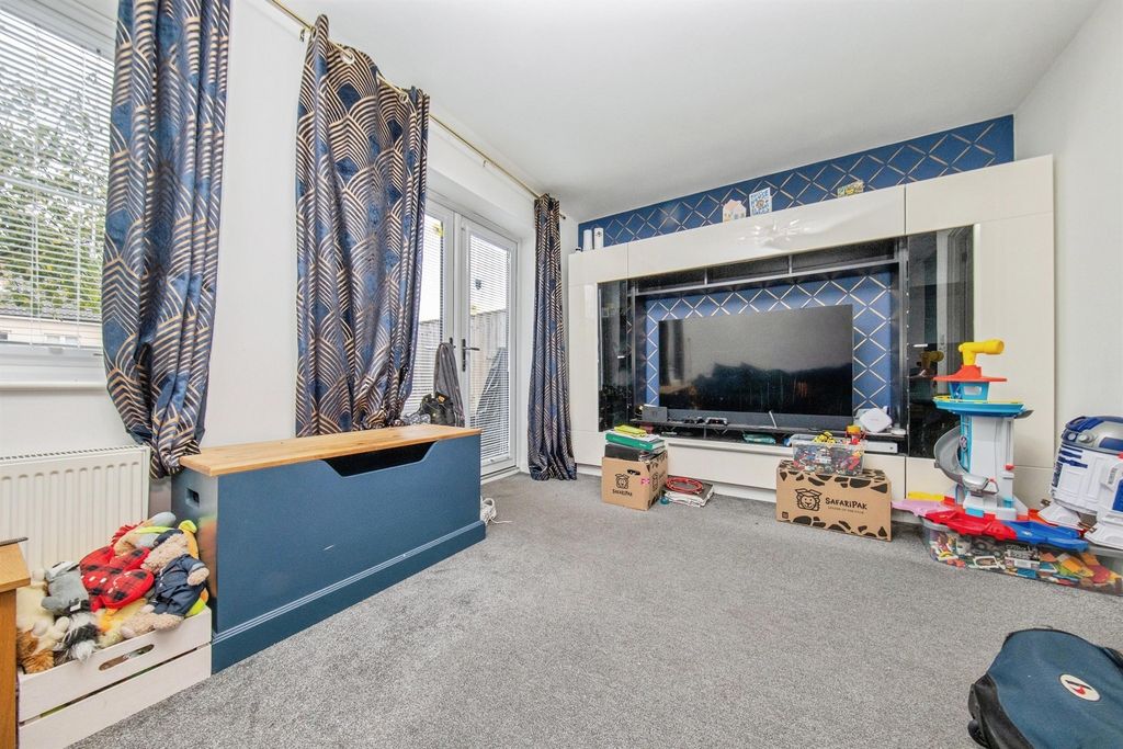 Property photo 3 of 14