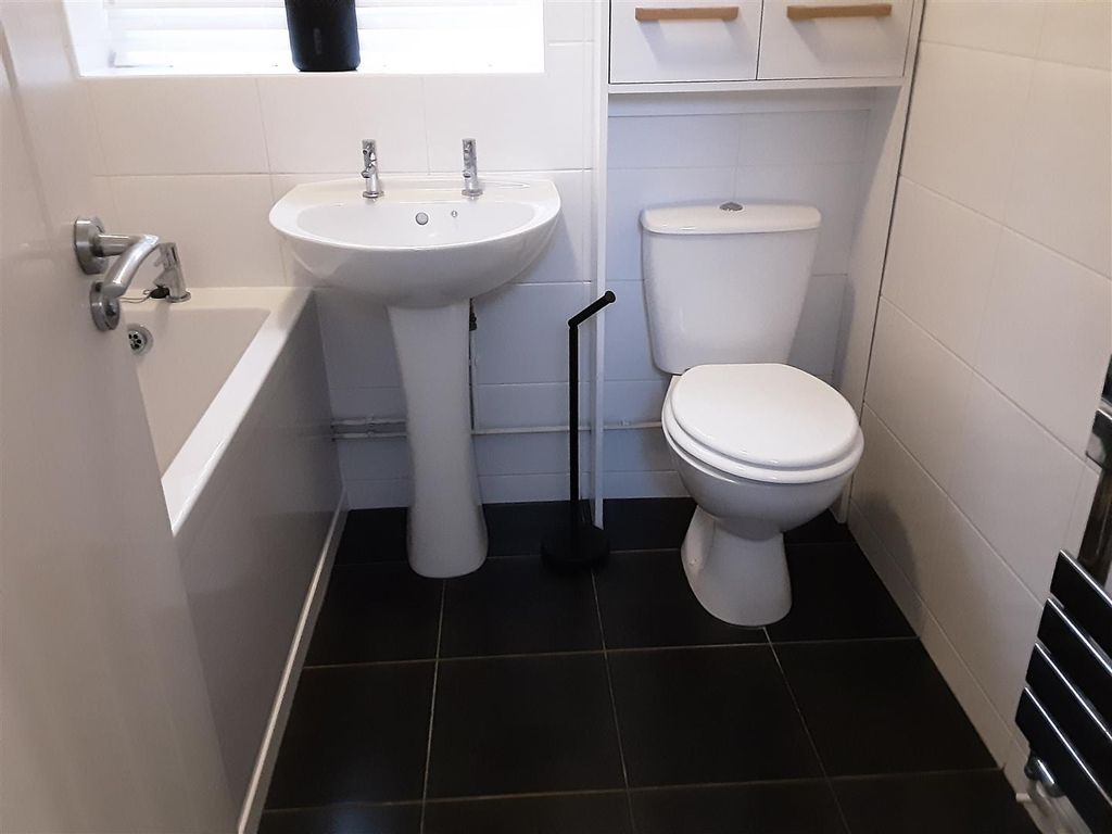 Property photo 3 of 6 Bathroom