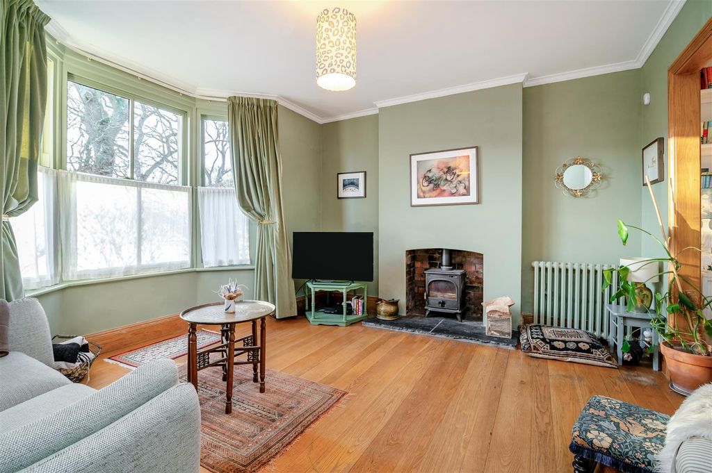 Property photo 3 of 27