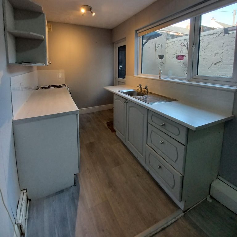 Property photo 2 of 8 Kitchen