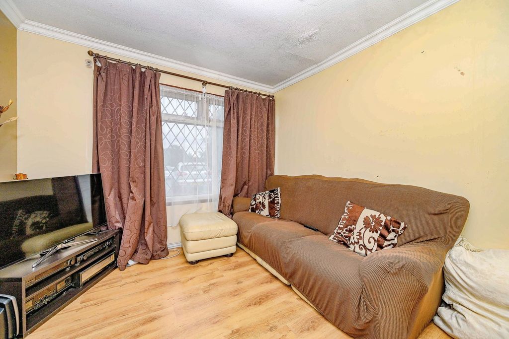 Property photo 2 of 14 Lounge