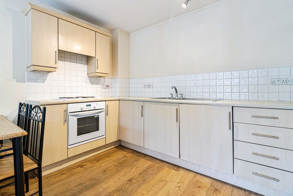 Property photo 3 of 14 Kitchen