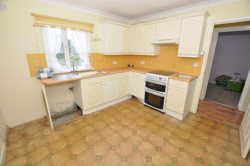 Property photo 3 of 11 Kitchen/Dining Room