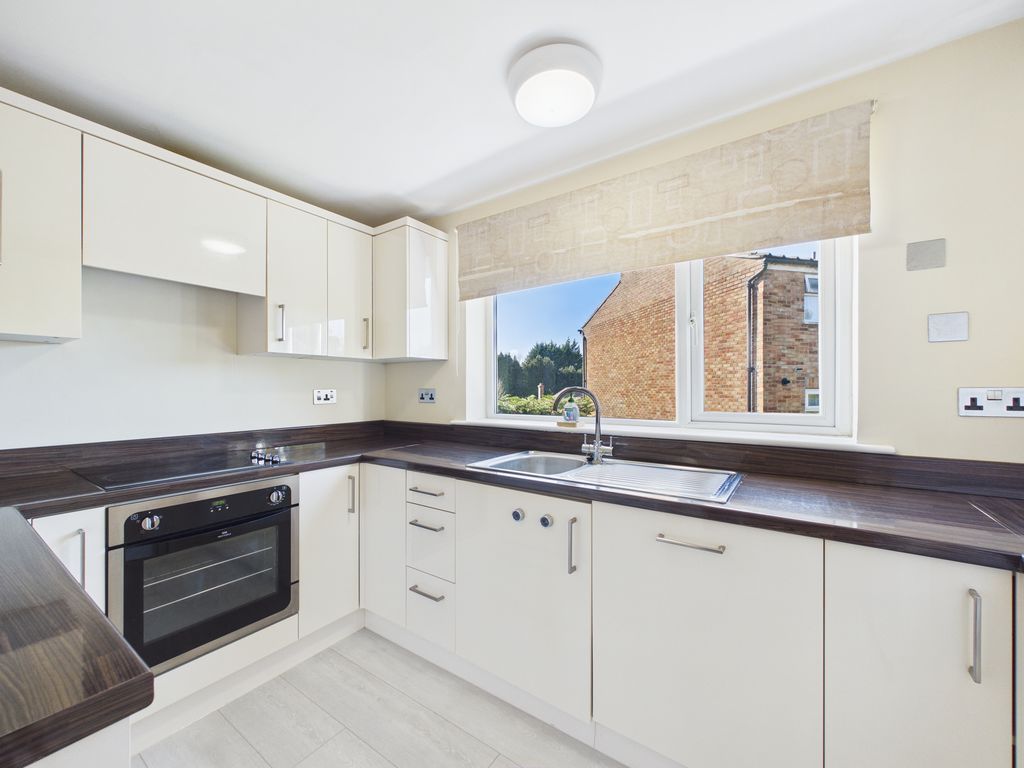 Property photo 3 of 17 Kitchen