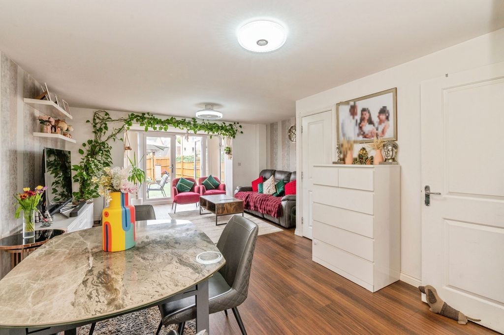 Property photo 2 of 20 Pbox-Img.Jpg