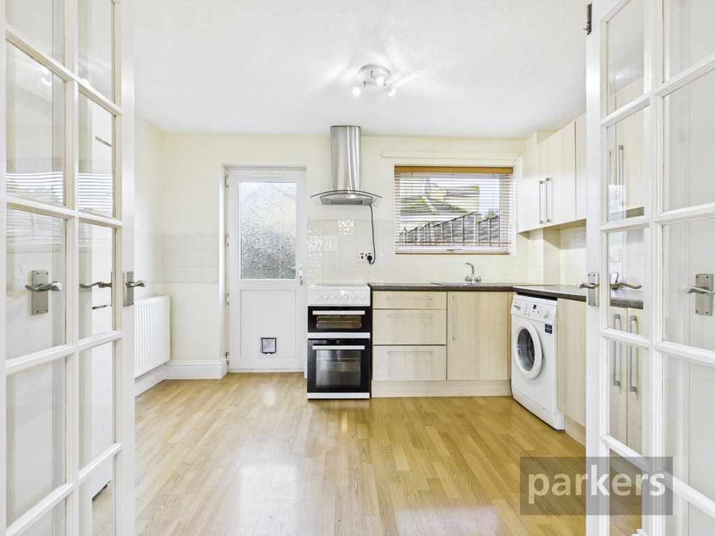 Property photo 3 of 19 Kitchen