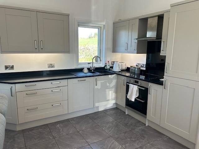 Property photo 3 of 10 Kitchen