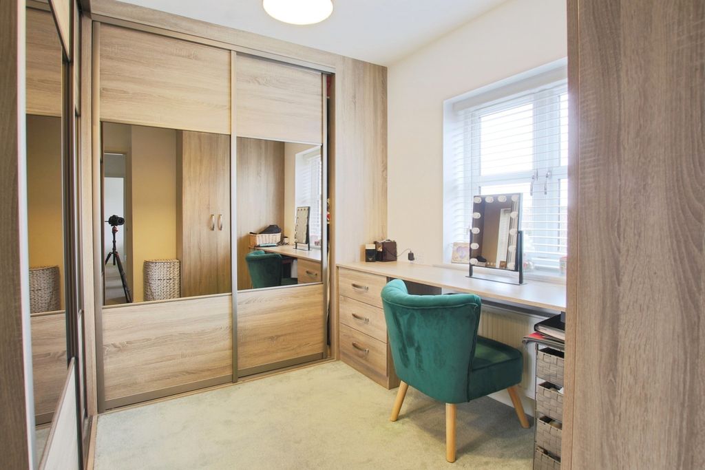Property photo 2 of 18 4421224