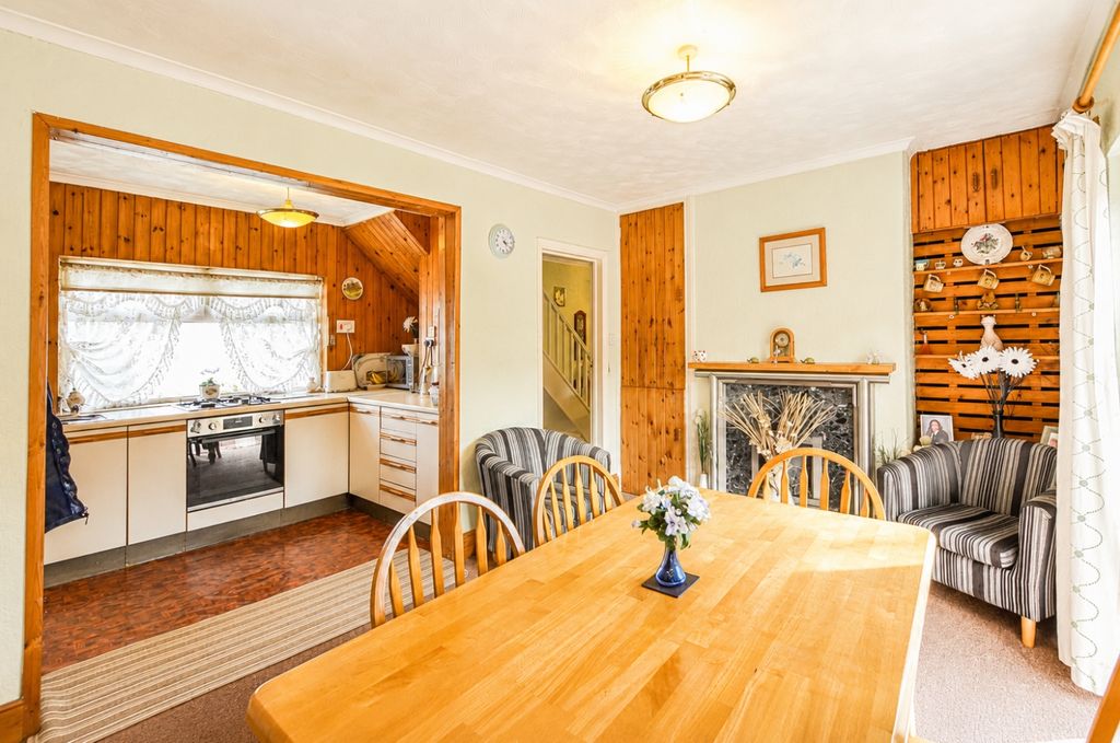 Property photo 2 of 13 165F072A-0c4F-4245-Ac4c-9565915A4Fc4