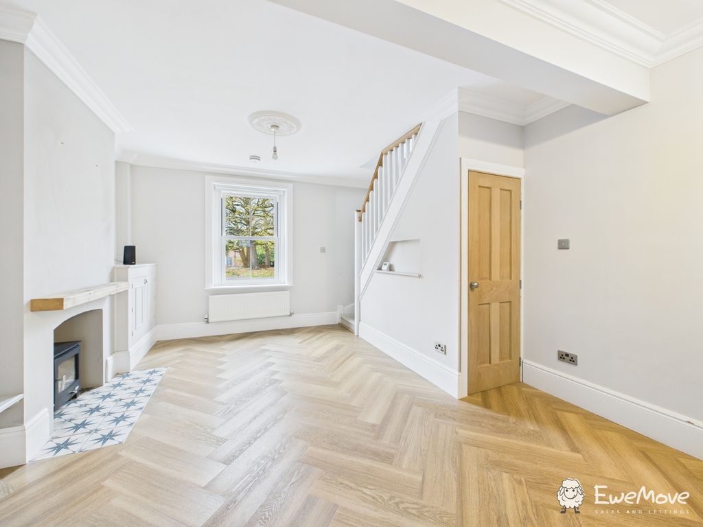 Property photo 3 of 16 Cam02877G0-Pr0101-Still004