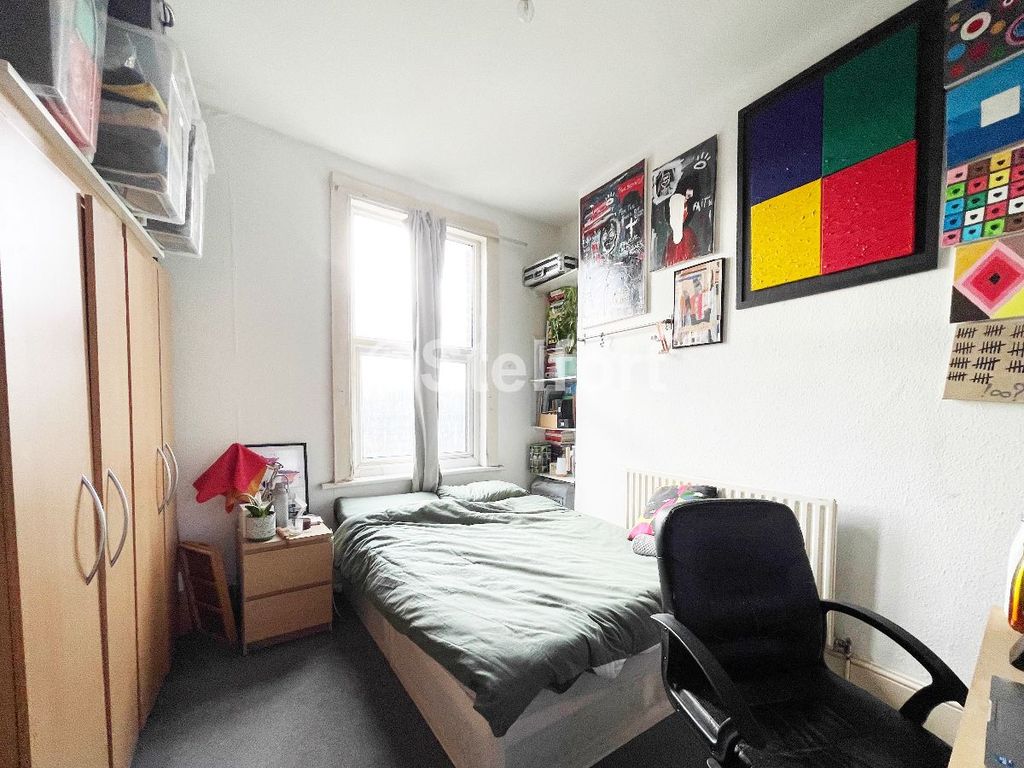 Property photo 3 of 6