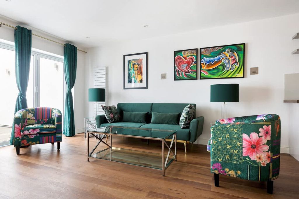 Property photo 1 of 23 Living Room
