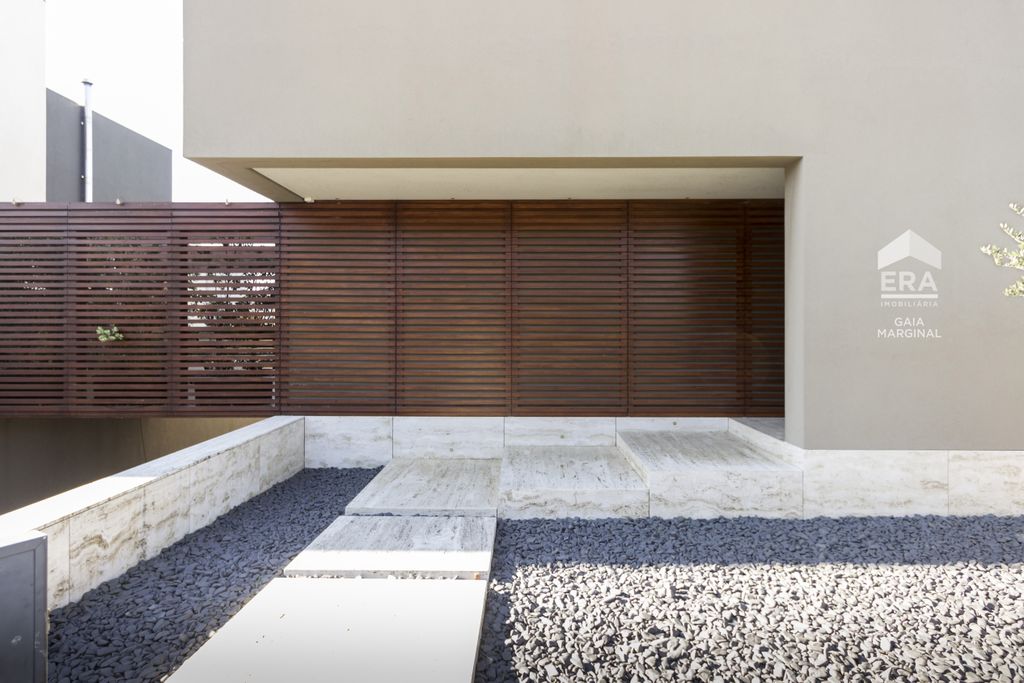 Property photo 3 of 76