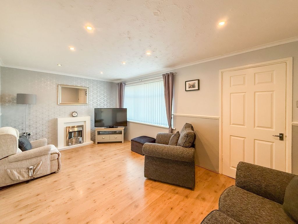 Property photo 2 of 12 Lounge